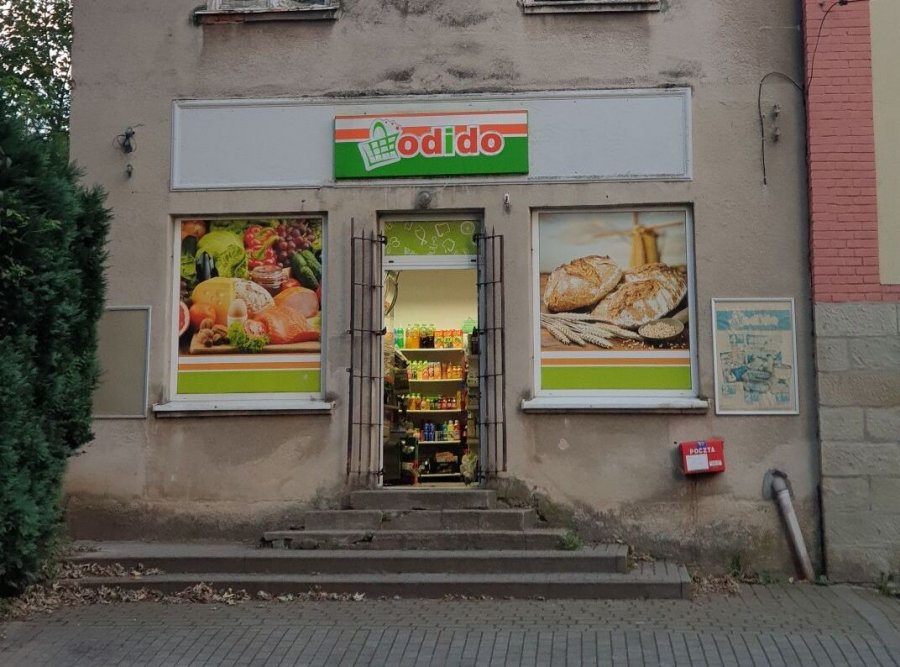 Nie chcą zakupów w sieciówkach. Mieszkańcy walczą o osiedlowy sklepik