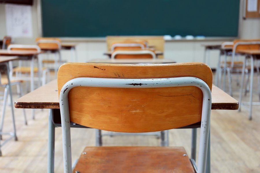 System hybrydowy na koronawirusa. Czy uczniowie powinni zostać w domu? SONDA
