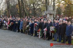 Smutne obchody radosnego święta. Lista obecności polityków ZDJĘCIA