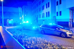 Nocą wszedł na dach silosu. Pod eskortą policji trafił do szpitala - foto