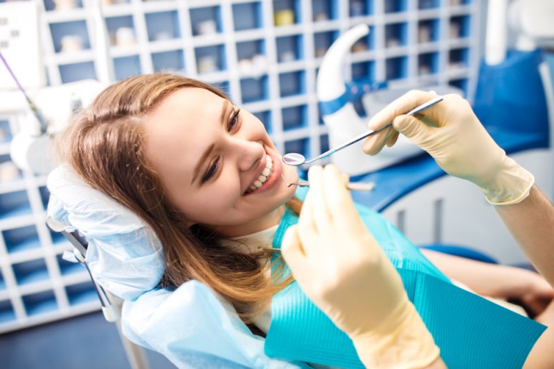 Warto regularnie odwiedzać dentystę