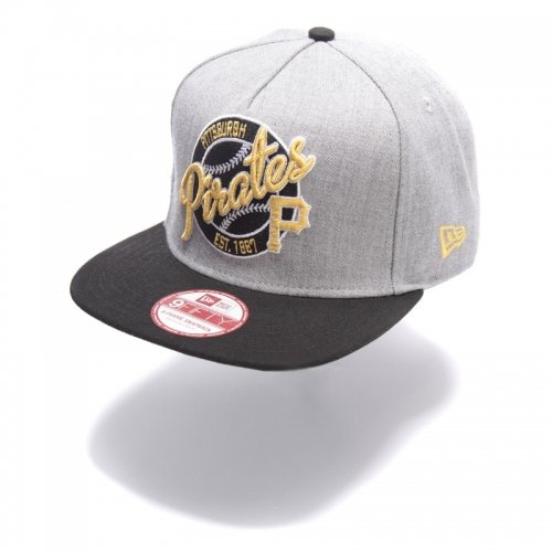 Czapki typu full cap i snapback - nowy trend