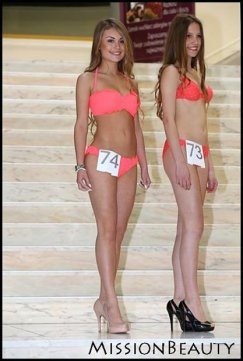 Od lewj: Klaudia Świerzy, Klaudia Sromek, finalistki Miss Polski Nastolatek 2014.