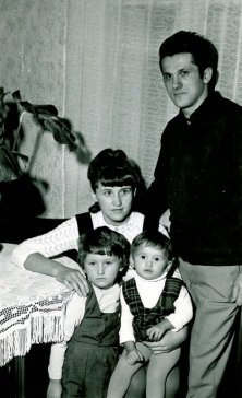 Janina i Antoni Beczałowie z dziećmi – Piotrem i Krystyną