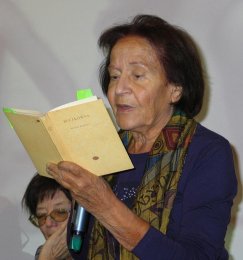 Warszawa, rok 2010, jubileusz 60-lecia Tomasza Jastruna. Własne wiersze czyta Mieczysława Buczkówna.