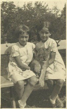 Siostry Buczkówny – Zofia (z lewej) i Mieczysława.