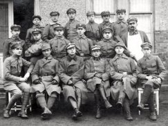 Pluton studencki Polskiego Gimnazjum Realnego im. J. Słowackiego w Orłowej w 1918 r. Szkoła została zlikwidowana w stulecie swego istnienia w 2009 r.