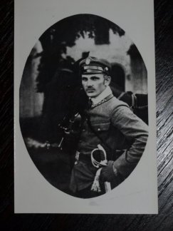 Tadeusz A. Janik dowódca  plutonu dziedzickiego w Legionie Śląskim w kompanii trzeciego pułku legionów. Drugim po Cieszynie ośrodkiem, w którym werbowano do legionów były Dziedzice.