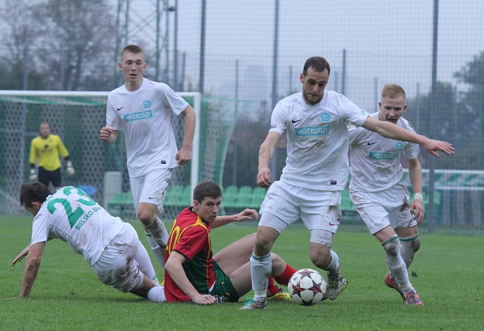 Gumola miesza w defensywie