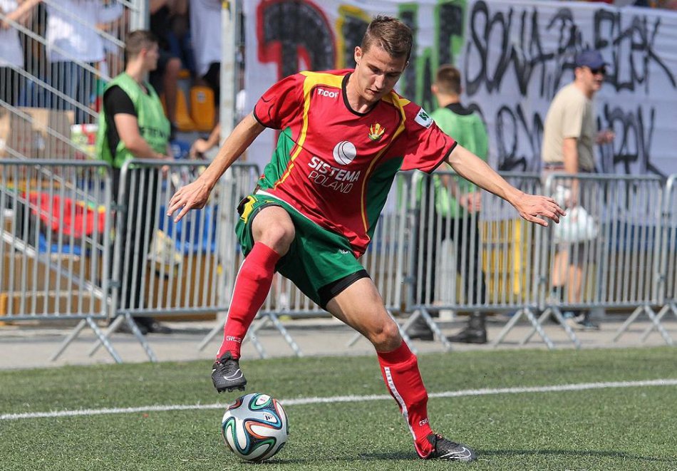 Hat-trick Karcza, Stal walczy