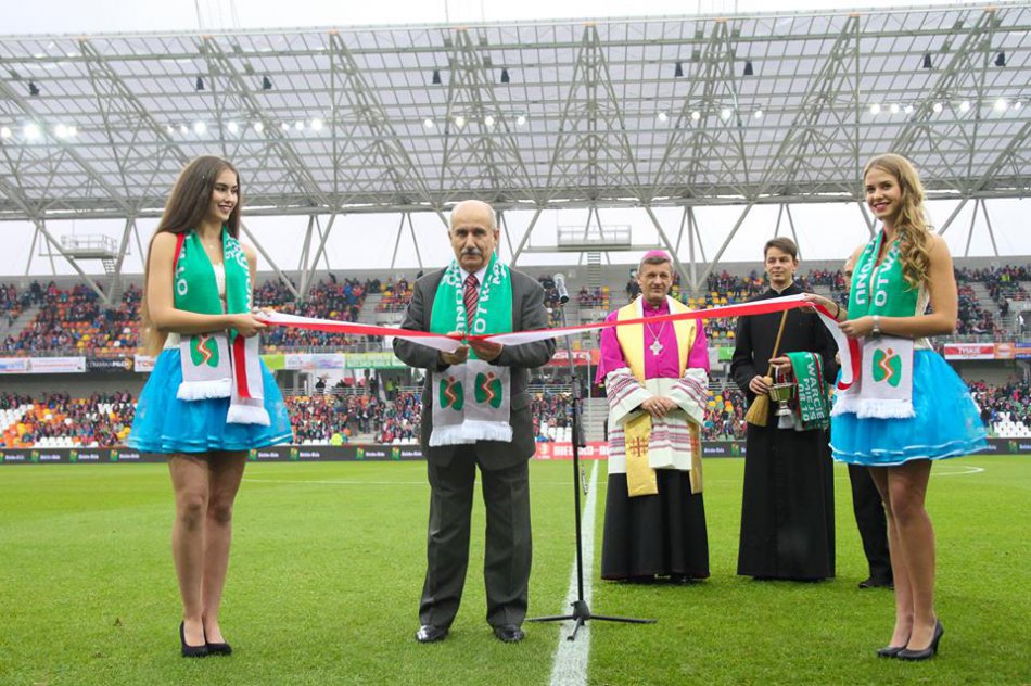 Blamaż na otwarcie stadionu