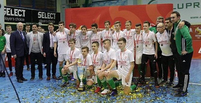 Niegościnni gospodarze. Rekord ponownie złoty