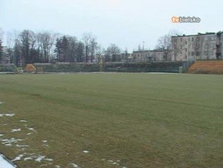 Stadion w świetle jupiterów