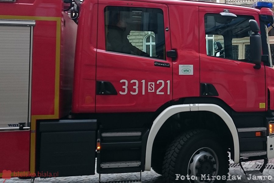 Dziewiętnaście osób utknęło w windzie w Sferze. "Zaczęło brakować powietrza"