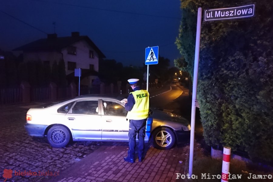 Na rondzie jechał "pod prąd". Nocna ucieczka ulicami miasta - foto